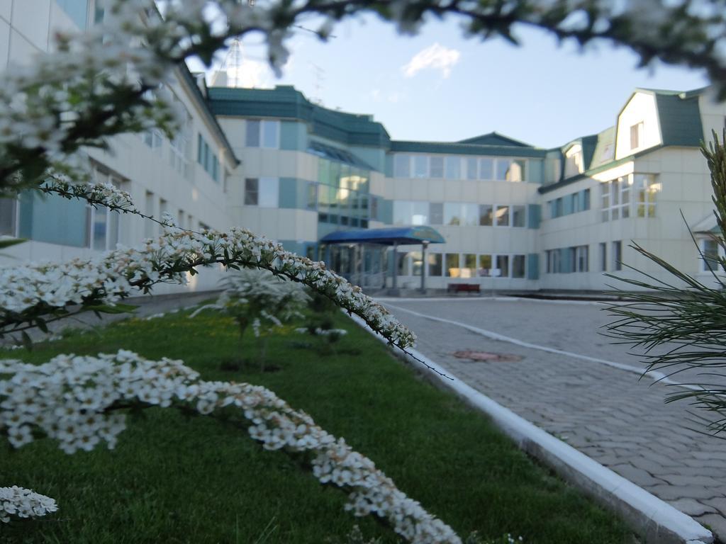 Hotel Yubileynaya Yuzhno-Sakhalinsk Exterior photo